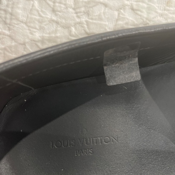 Original Louis Vuitton  for Men  $200  size 12 used excellent condition - Picture 5 of 12